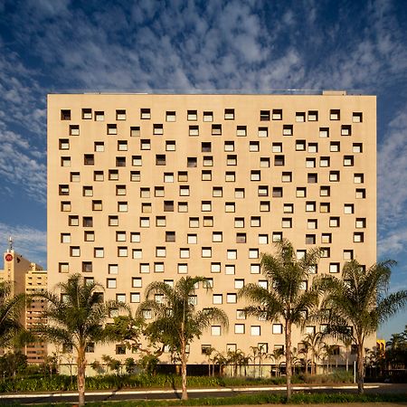 B Hotel Brasilia Exterior foto The 1960s-built 12-storey, 200-bed, 100-room nursing home at the Royal Perth Hospital, Perth, Western Australia.
